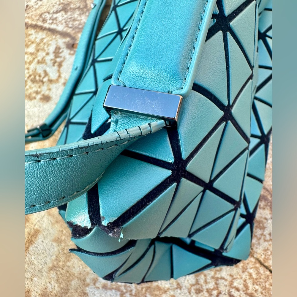ISSEY MIYAKE Bao Bao✨Pyramid Crossbody Shoulder Bag ✨Matte Finish ✨Blue | Green - Picture 10 of 17